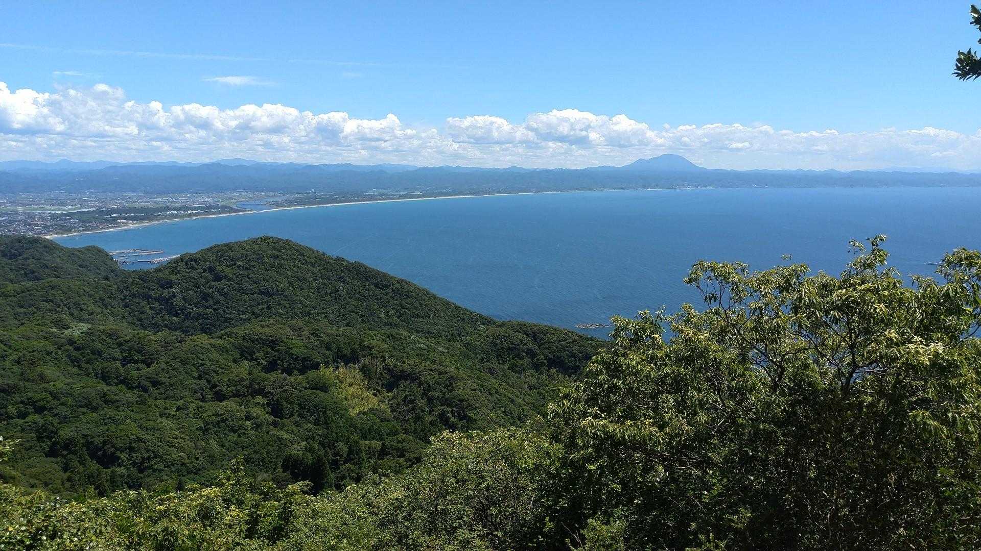 そしたらこの景色！
標高260mからの景色とは思えない！
これだから山はやめられん( ｰ̀ωｰ́ )ゝ
ヤマッパーは、もっと自由に冒険できる！？