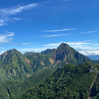 登った先にはこの前登った赤岳・中岳・阿弥陀岳が🤩
いやー、今日来てよかった🙂‍↕️
天気もまだ良さそう☀️