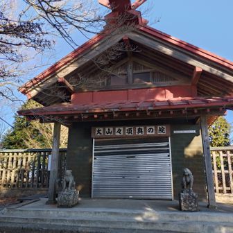 奥の院の前を進んで・・・。