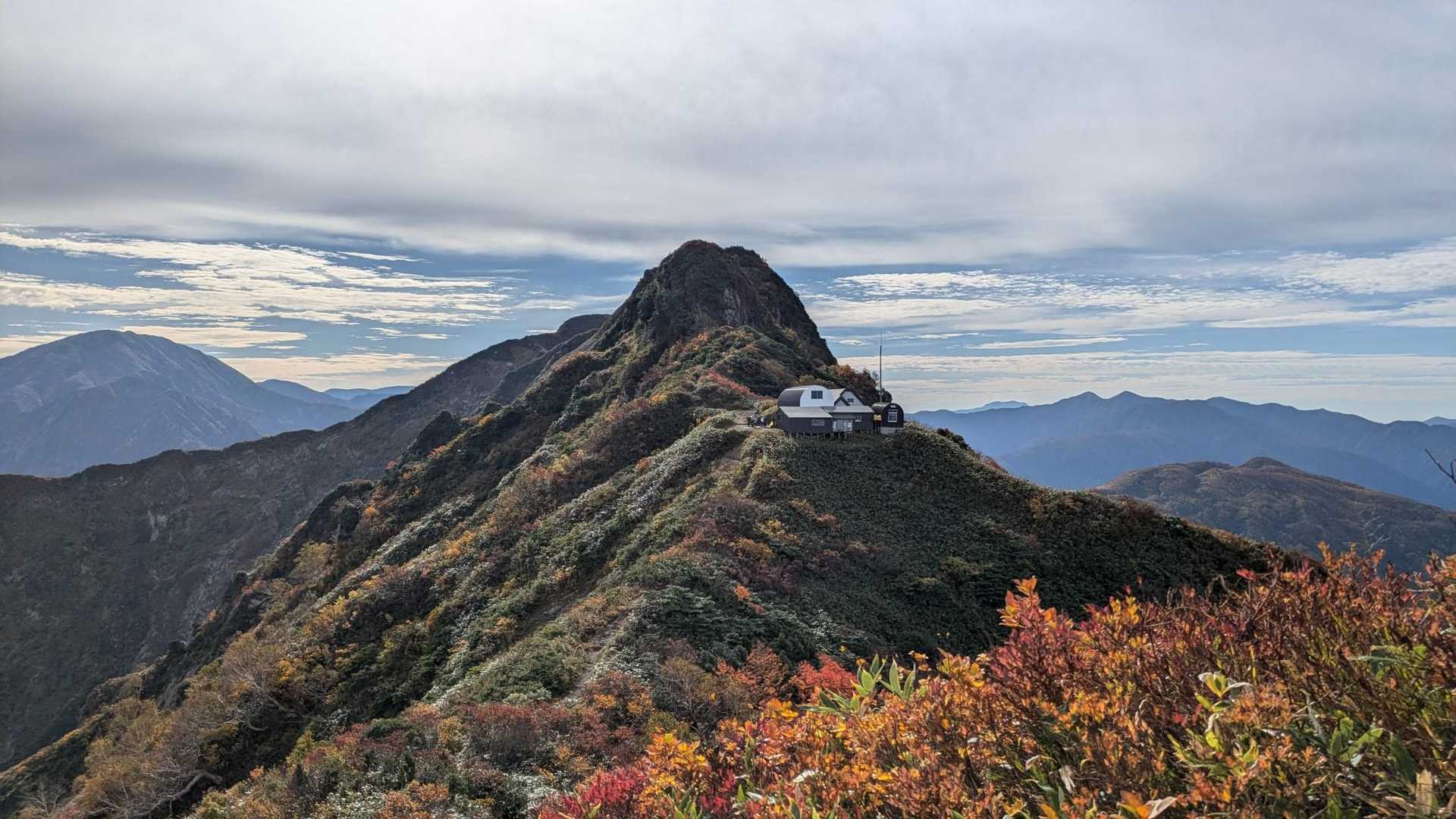 八海山（ロープウェー山頂駅）<山頂駅・女人堂・薬師岳・千本檜小屋>の写真