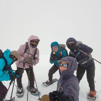 ピークで記念写真　わちゃわちゃです