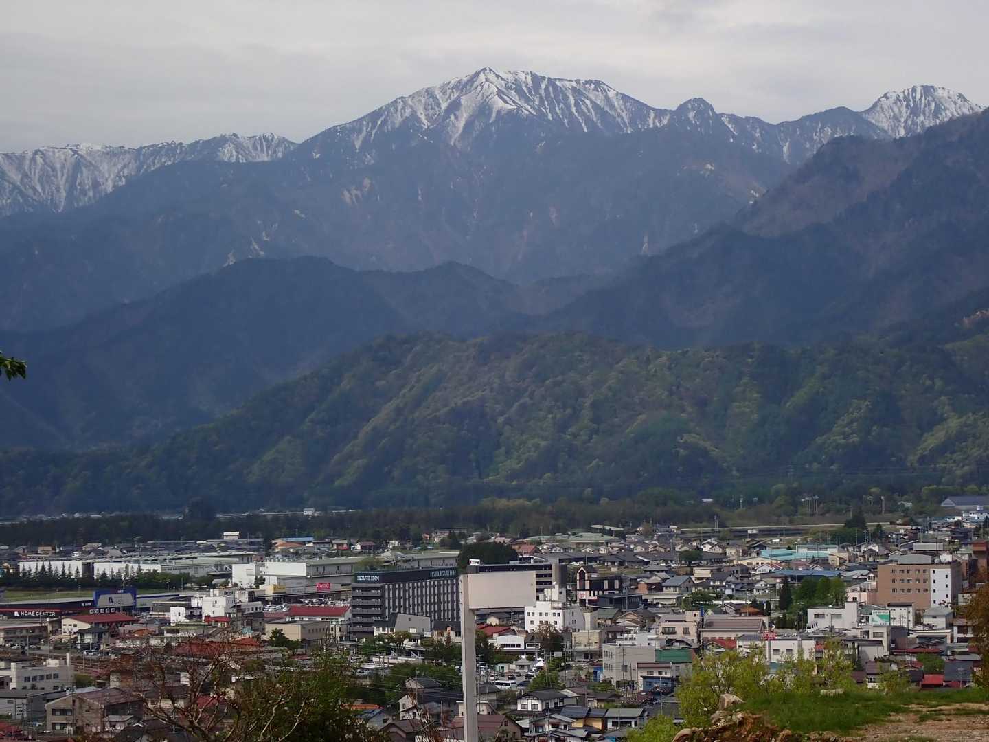 登り始めて直ぐの眺望✨
ど〜んと蓮華岳