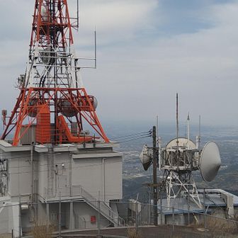 地元民間テレビ放送局の中継局越しに宮崎平野を望む🥴