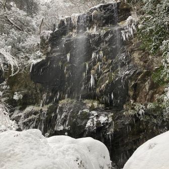 駒ヶ滝も雪景色に