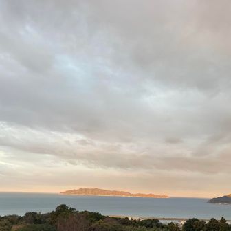 風景 少し舗装道路を歩き