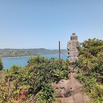 この不動明王様は海に向かっておられるので、お顔が見れませんでした。