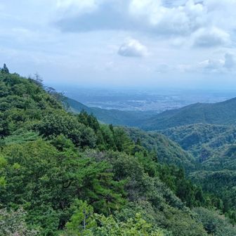 往路、屏風岩から獅子岩へ。
展望岩から。前橋方面。