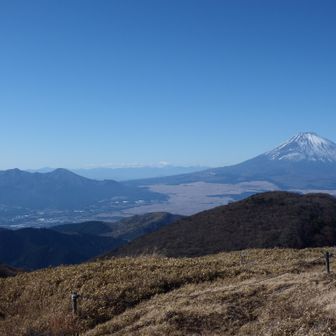 冠雪した南アルプスも見える