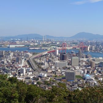 高塔山からの若戸大橋です😊