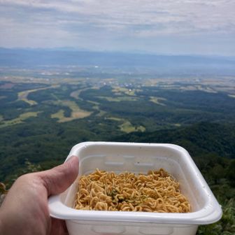 景色を見ながら食べます。三日月🌙湖が沢山。