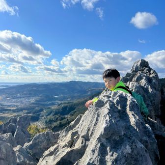 ズンズンいくので、さすがに私がヒヤヒヤして安定したとこ指定で座らせました😅
次男はもう少し下にステイ