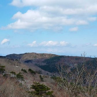 霊山 東物見岩から遠くに
蔵王山？