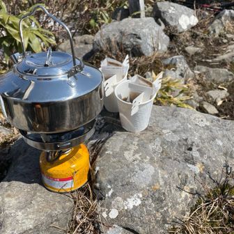 ほぼ無風の山頂でコーヒータイム
下山します