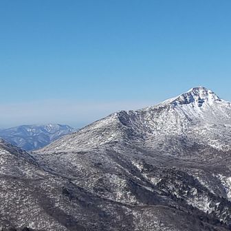何度みてもかっけーお山。祝瓶山に似てる容姿(個人的に)左手すぐ奥は博士山✨💍✨