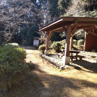 金比羅神社まで戻りました。東屋とトイレがあります