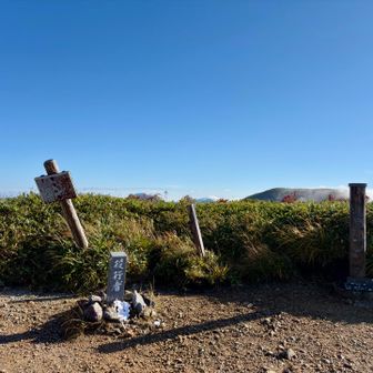 御機屋
左に行けば割引岳
右に行けば巻機山山頂と牛ヶ岳
