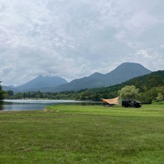 奥の景色のいい場所から　由布岳は雲がかかってる