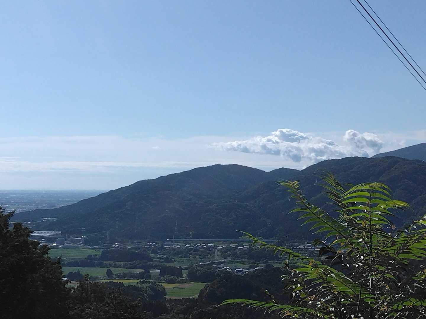 山頂近くで開けてきます

こちらは、次の目的の山、南宮山です