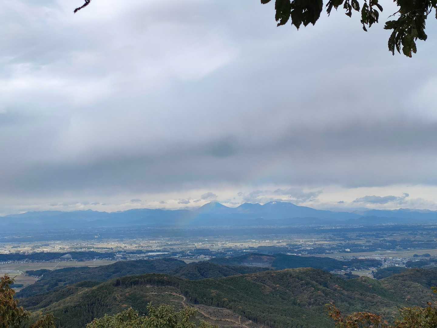 男体山に虹🌈がかかってました😆
