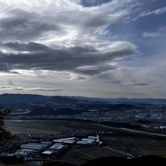 山頂横の展望岩からの眺望