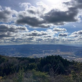 生駒山方面。
雲がすげー。
日本海の雪雲がちぎれたのかな。