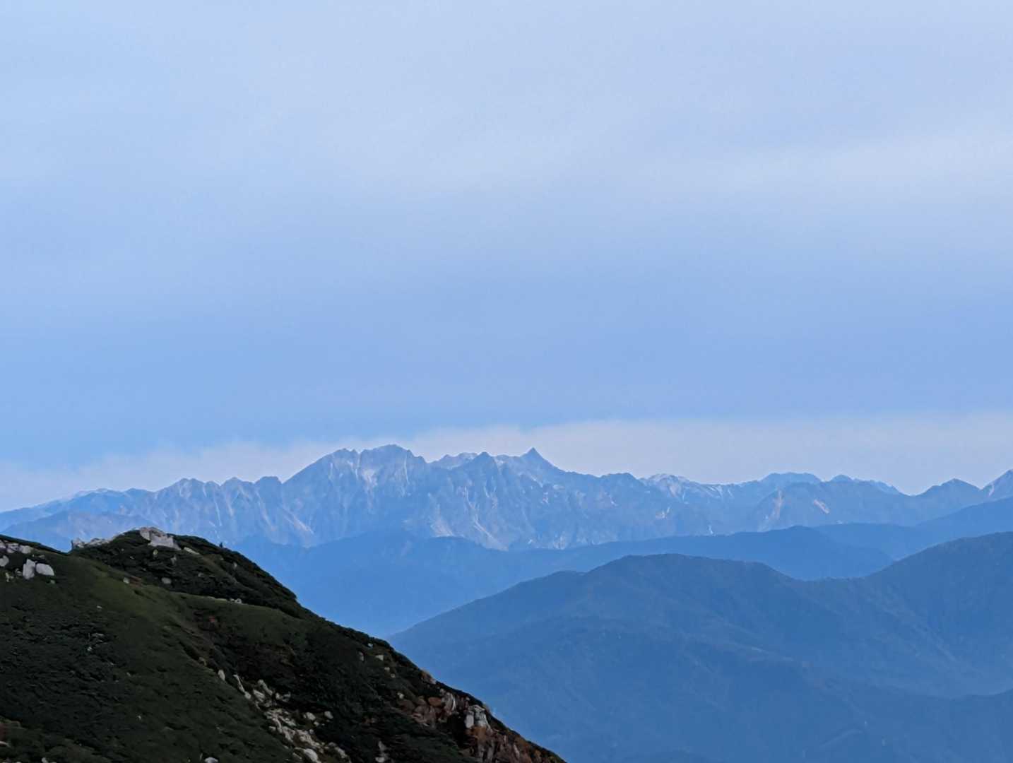 伊那前岳へ向います
北アルプスが見えてきた！