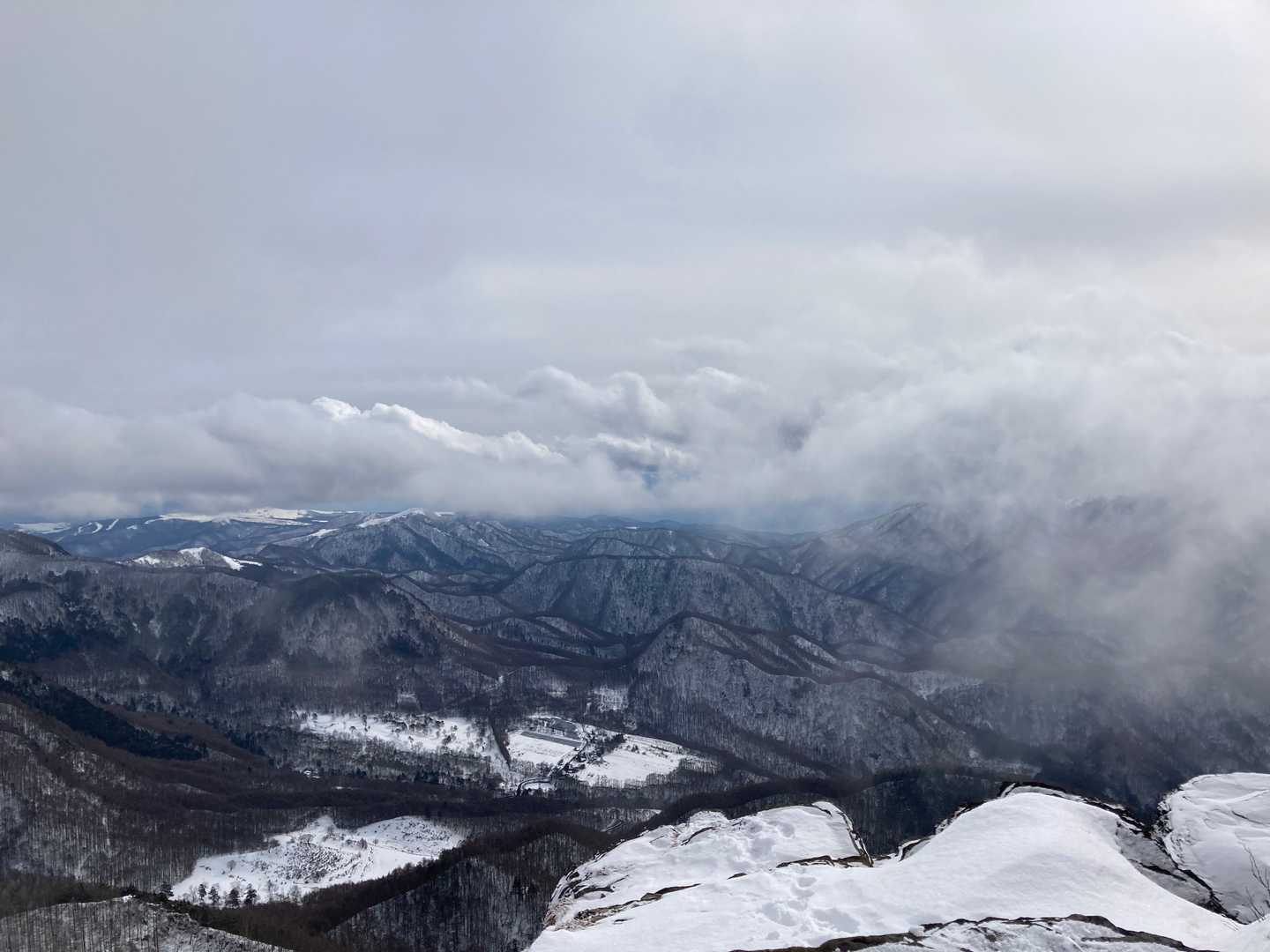 遠くの山は見えないなー