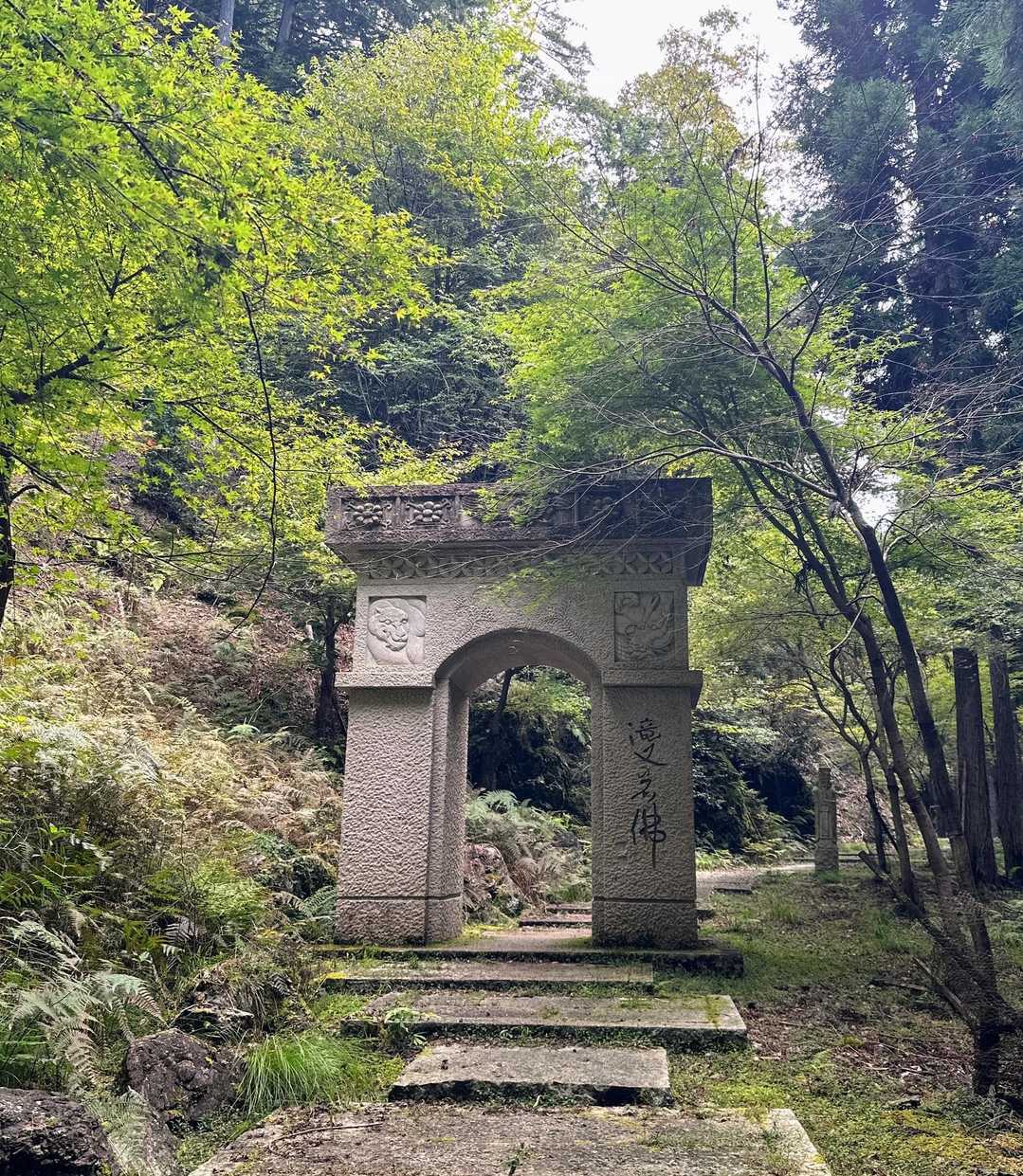 ここから沢山の石仏を見ながら