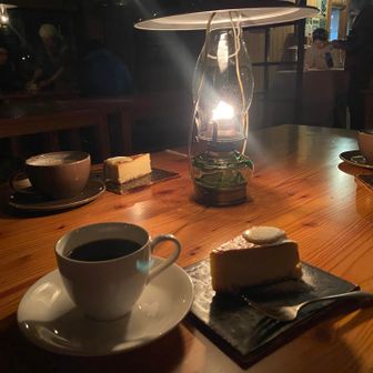 お隣のお姉さまがたと語らい！おなか一杯だけどケーキ