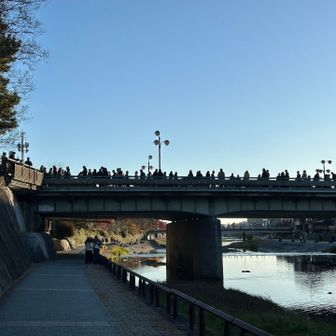 四条大橋は八坂さんへ向かうインバウンドで激混み💦
