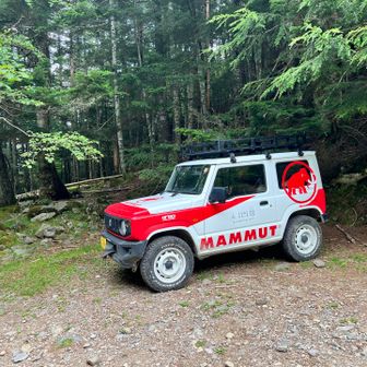 これでサーキットしてきました🚗🐘😅
んな訳あるかい🫱

久しぶりの2千後半のお山⛰️⛰️⛰️
岩場歩きに鎖や梯子！
天気はイマイチでしたが、最高に楽しかったです😆