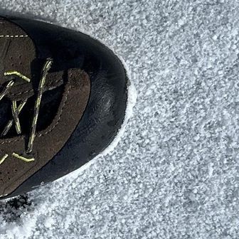 おろしたて
この靴2足目
アプローチシューズだけどどこにでも履いて行ってる
グリーンシーズン活躍しそう