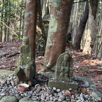 牛馬童子像、高さ50センチ程の石像ですが中辺路のシンボルです。