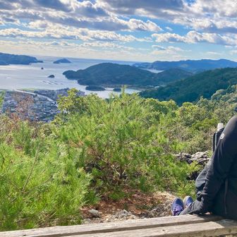 ベンチに座って