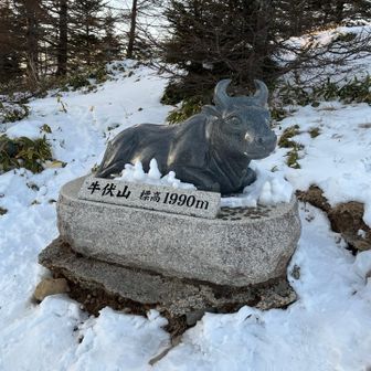 日暮れが近いので、牛伏山に向かいます。
チェーンスパイクを使用しました。