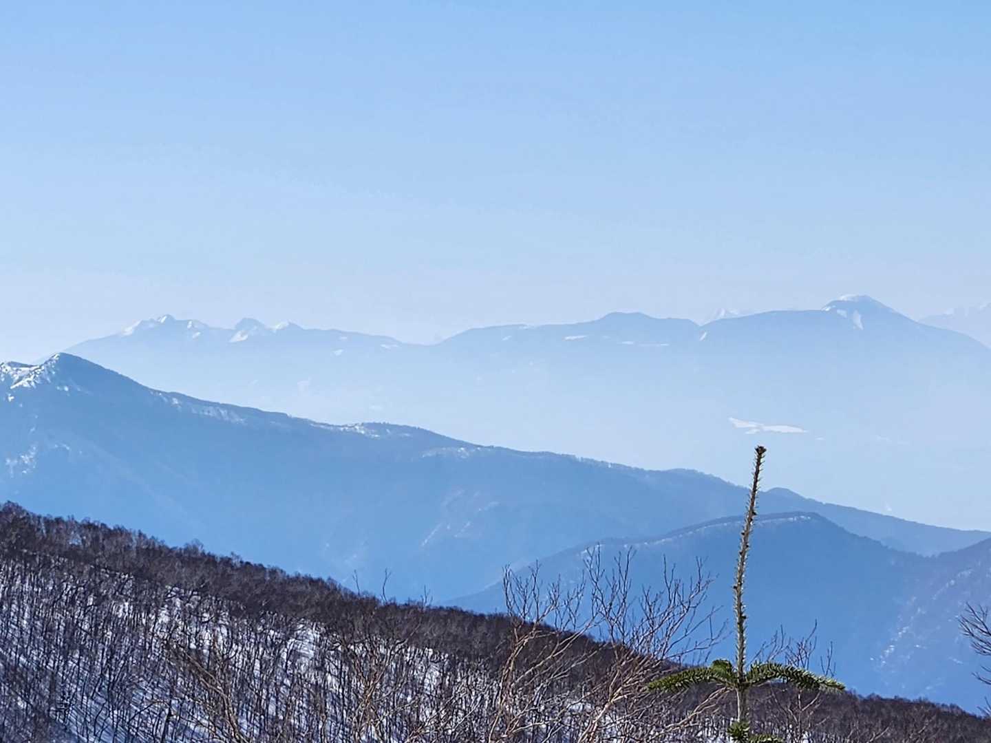 八ヶ岳が見えてきた
　右　蓼科山