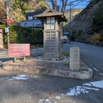臨時駐車場だけどこっちがメジャー。トイレあり。
