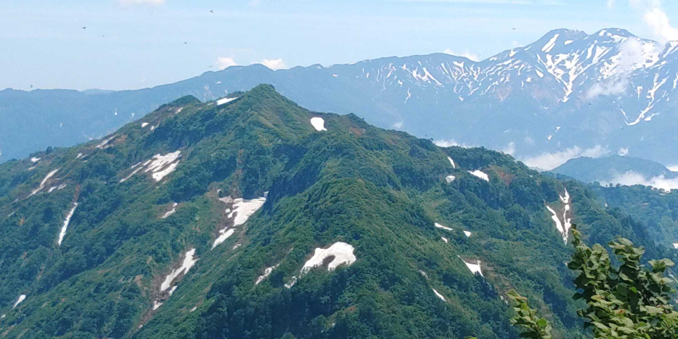 笈を今までで一番近くで見た。
奥に白山連峰。贅沢な眺めだ