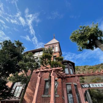 風見鶏の館

前の広場でバイオリン演奏してはりました
年末感を少し感じました