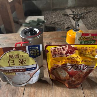 晩ご飯。スープカレーは美味しかったけど、骨付き肉だったので骨を持ち帰ることに。