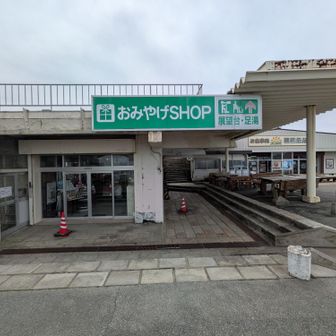 あまりにも寒すぎたので、施設内に避難！