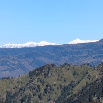 『あの白い尖ってるの笠ヶ岳？ねぇねぇ、隣の白いのはなぁに？』
って息子に聞いてもわかるはずなく⋯ウザそうにされた〜😱
おせーてわかる人✨