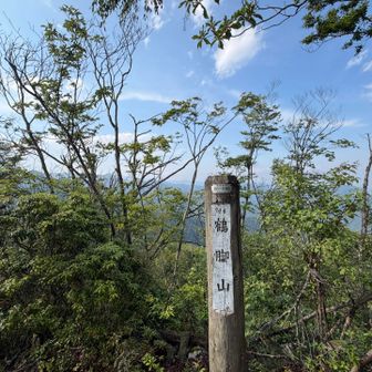 鶴脚山。北の空は青空。今度は南の方でゴロゴロ言ってます
典型的に通り雨でした