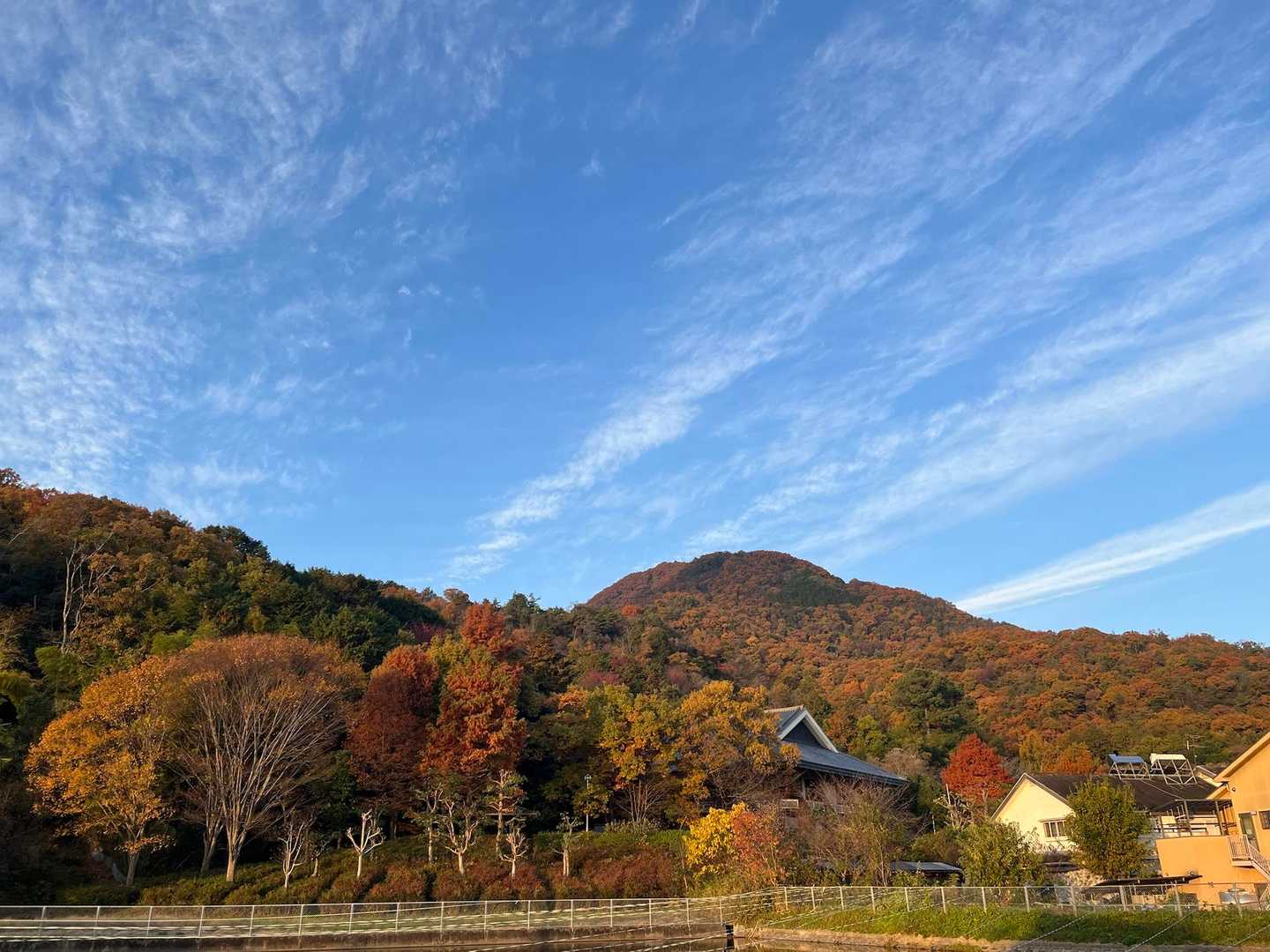 葛城修験の経塚と寺院、雄岳と雌岳の二上山の写真