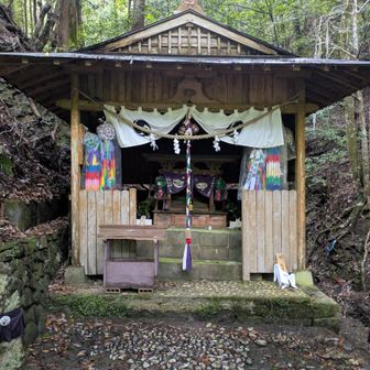 アップダウンを繰り返して、船玉神社まで来れました。有名な観光地の発心門王子まで、もうすぐです💪