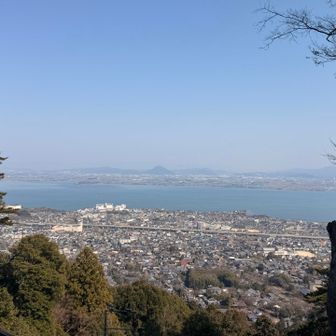 眼下に琵琶湖✨ そして三上山⛰️