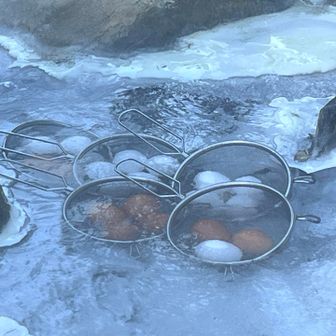 湯股温泉♨️で、茹で玉子を作るのだ‼️
