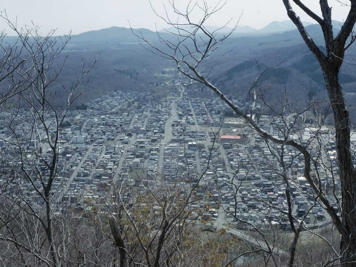 ここすごく抜けが良い。南区の市街地の向こうには支笏湖外輪山が見えます