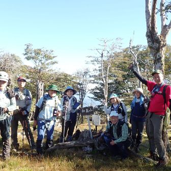 白鳥山山頂、いつもは目的地の山だが今回は出発地。