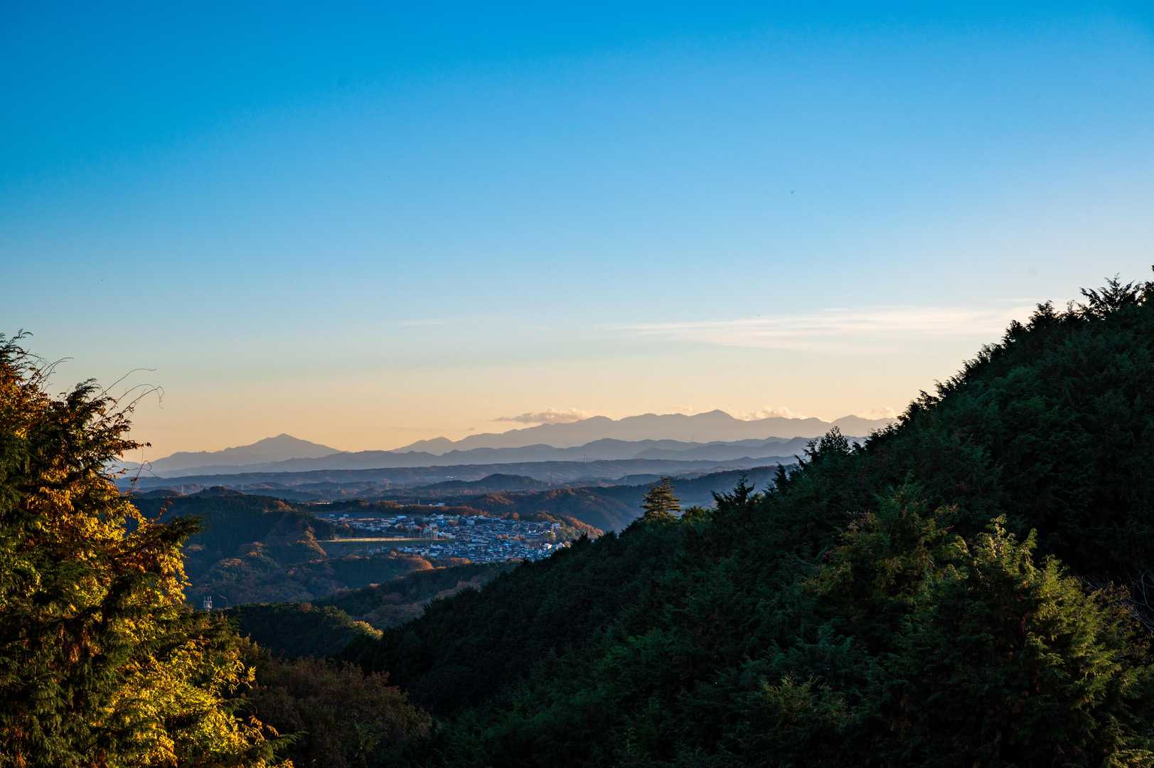 遠くの山々
